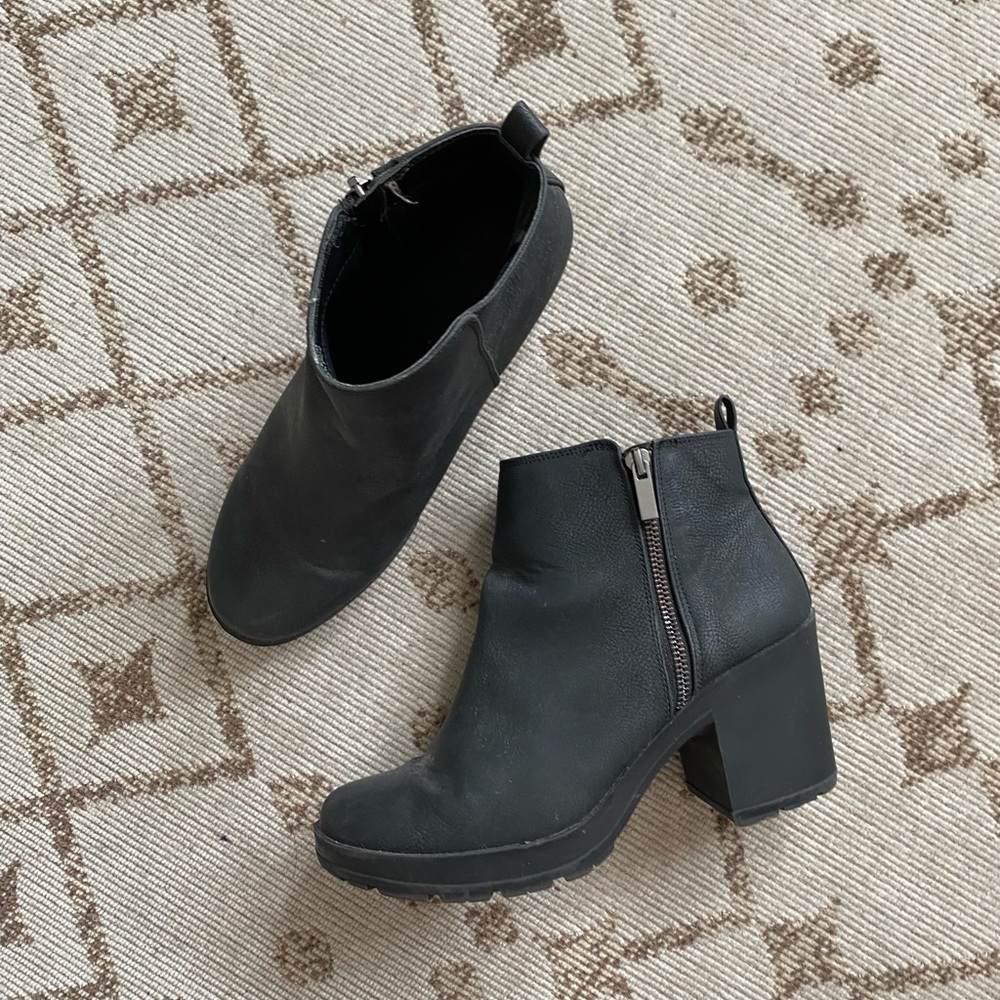 Black Ankle Boots with zipper